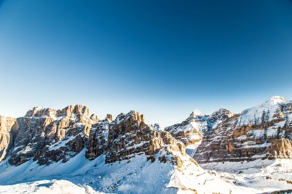 Italienische Dolomiten bereit für die Skisaison — Stockfoto