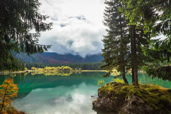 Herfst ochtend in de Alpen — Stockfoto