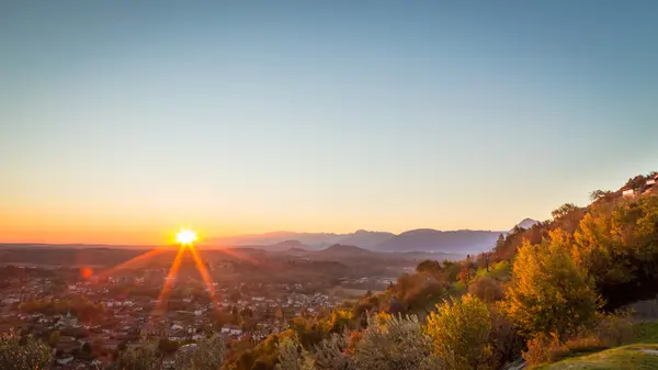 Puesta de sol de otoño en el campo — Foto de Stock