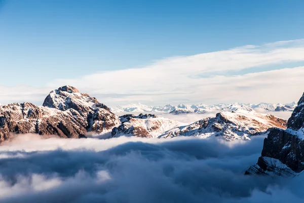 Italienische Dolomiten bereit für die Skisaison — Stockfoto