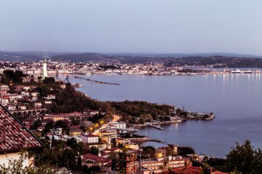 Akşamları deniz feneri