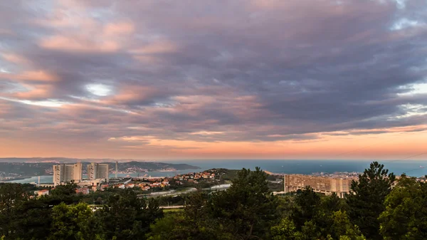 Salida del sol en la bahía de Trieste — Foto de Stock