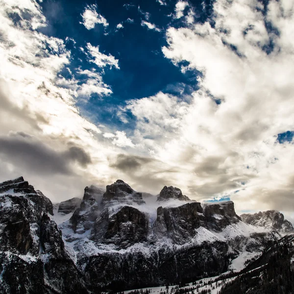 Italienische Dolomiten bereit für die Skisaison — Stockfoto