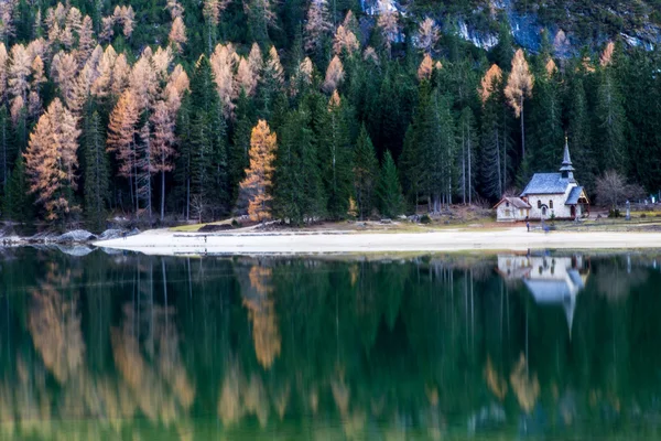 Herfst ochtend in de Alpen — Stockfoto