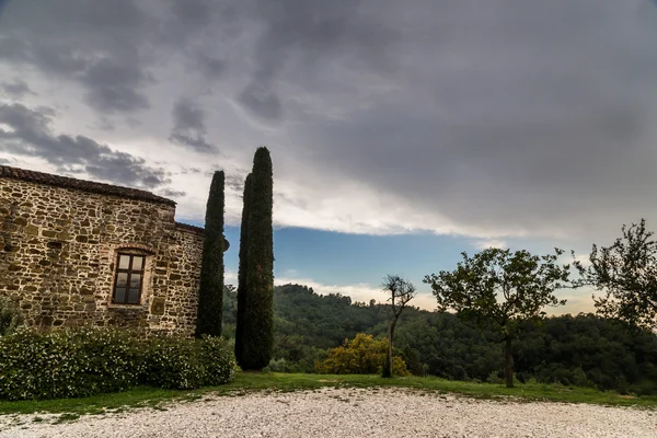 Verlassener Bauernhof auf dem Land — Stockfoto