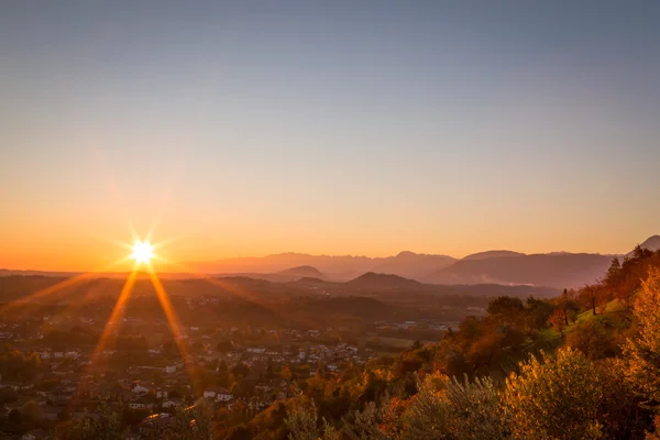 Восени захід сонця в італійської сільській місцевості — стокове фото