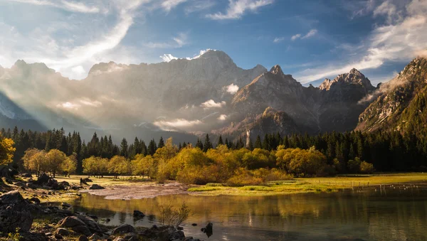 Manhã de outono nos alpes — Fotografia de Stock