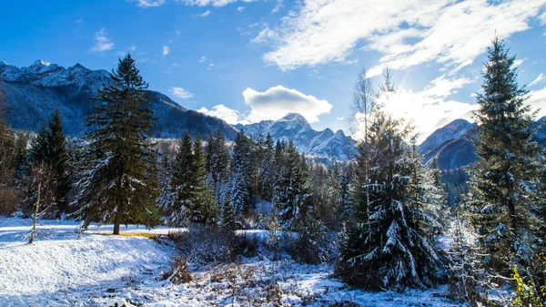 İlk kar Mountain — Stok fotoğraf