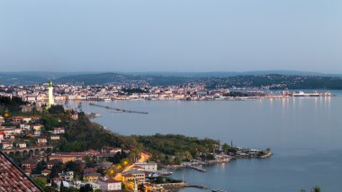 Akşamları deniz feneri