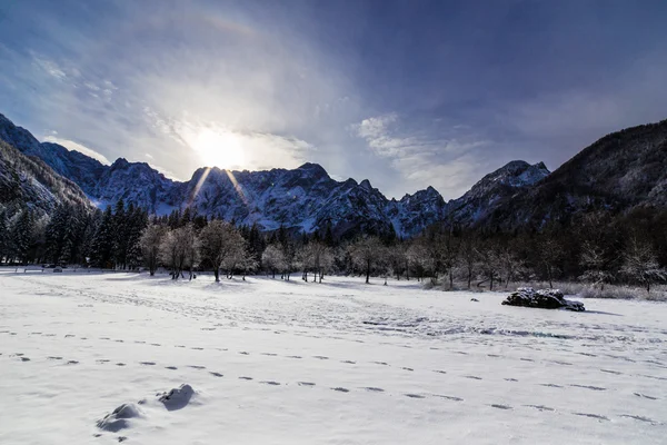 Primera nieve en la montaña —  Fotos de Stock