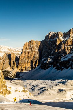 İtalyan Dolomiti kayak sezonu için hazır