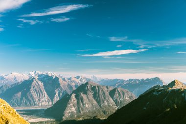 Alplerde sonbahar sabahı