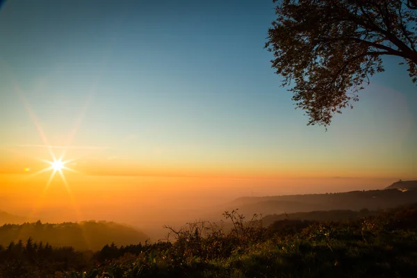 Nebliger Sonnenuntergang in der Bucht von Triest — Stockfoto