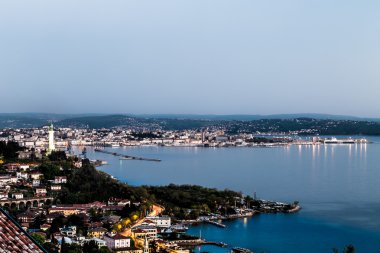 Akşamları deniz feneri