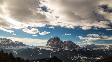 İtalyan Dolomiti kayak sezonu için hazır