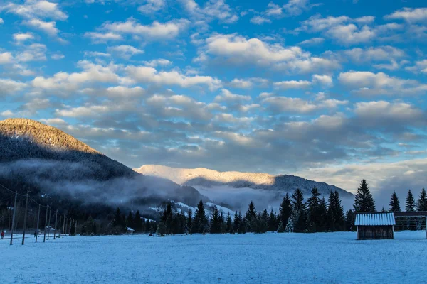 Coucher de soleil après les premières chutes de neige — Photo