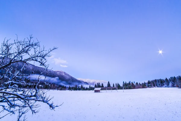Tramonto dopo la prima nevicata — Foto Stock