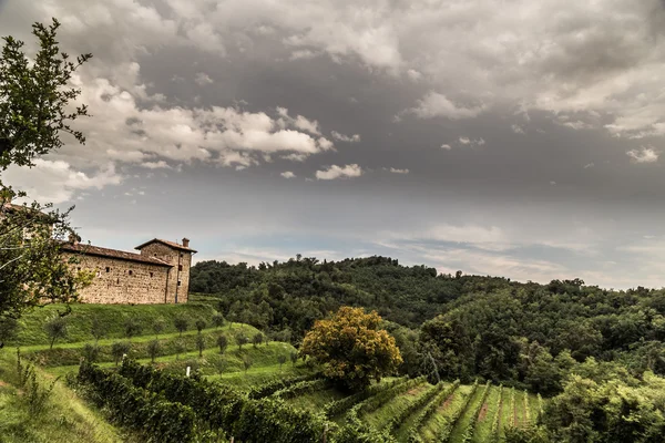 Abandoned farm in the countryside — Stock Photo, Image