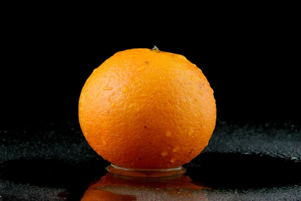 Apfelsine mit tropfen — Stok fotoğraf