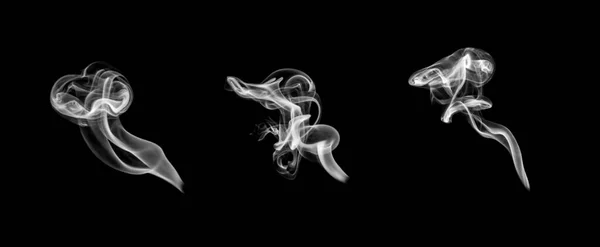 在黑色背景上孤立的烟雾变化 — 图库照片