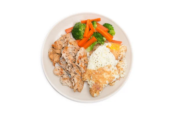 Diyet gıda, temiz yemek, tavuk biftek ve sebzeli omlet