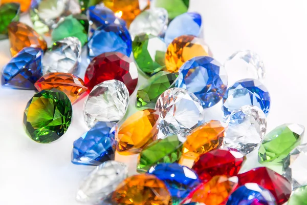 Çok renkli elmaslar