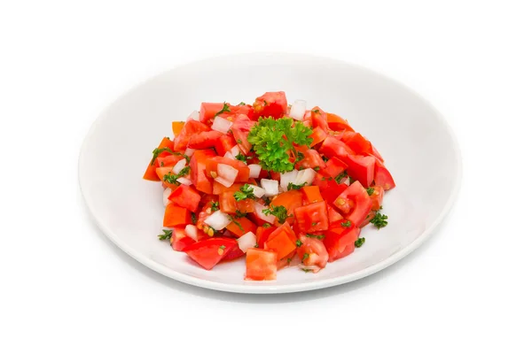 Taze domates salsa salatası beyaz tabak koyun - Stok İmaj