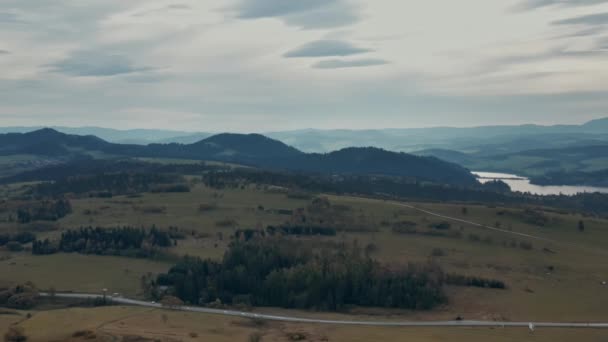 Hava Manzarası Dağların Arka Planında Yol — Stok video