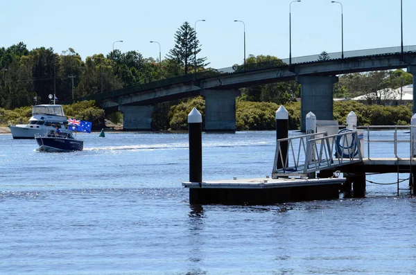 Yeni Güney Galler, Avustralya 'daki Çay Bahçeleri' ndeki Myall Nehri manzarası