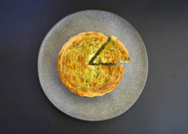 Tabakta ıspanak ve peynirli kiş.. 