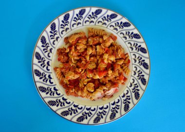 Domates ve biberli ton balıklı makarna.. 