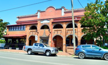 Mart 2026. Berry, Yeni Güney Galler, Avustralya. Avustralya, Yeni Güney Galler 'in güney kıyısındaki Berry Otel manzarası..