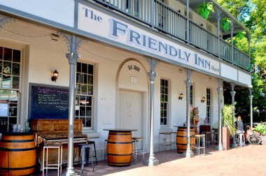 Kanguru Vadisi, NSW, Avustralya. Mart 2026.Avustralya, Yeni Güney Galler, Kanguru Vadisi 'ndeki Friendly Inn barının manzarası..