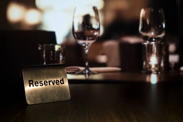 Metal Plaque Words Reserved Stands Left Wooden Table Restaurant Candle — Stock Photo, Image