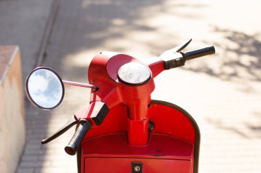 eski retro scooter sreet üzerinde