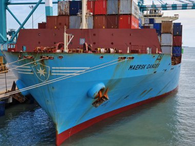 Tanjung Pelepas, Tayvan - 19 Eylül 2020 'de Tayvan' ın Tanjung Pelepas kentinde bulunan konteyner gemisi.