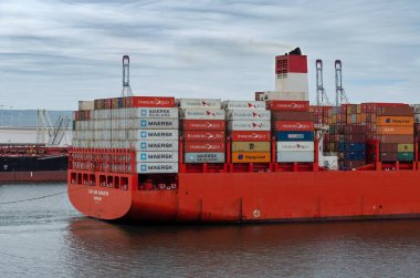 Le Havre, Fransa - 25 Haziran: Le Havre limanında 25 Haziran 2017 'de konteynır gemisi temas etti.