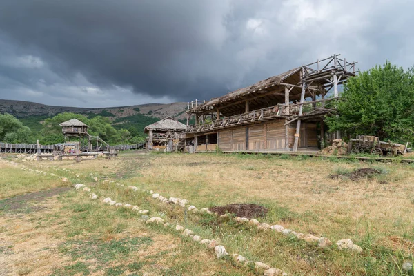 Krasnopesherskoe, Kırım - 17 Haziran 2018 'de Krasnopesherskoe, Krasnopesherskoe, Kırım' daki Viking parkının manzarası.
