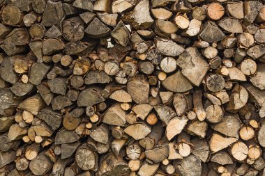 Tahta testeresinden sonra yakacak odun dokusu.