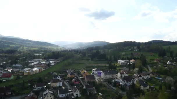 Havadan görünümü. Panorama. Bir yeşil çimenli dağlar üzerinde uçuş. — Stok video