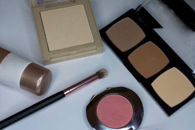 Fırça ve toz oluşturan