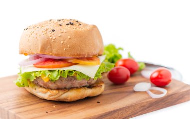 Sığır eti Hamburger, taze sebze ile ev yapımı hamburger