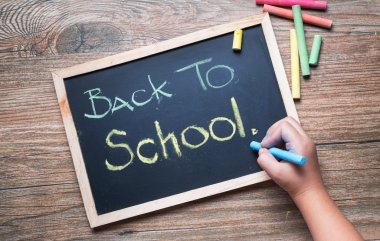 küçük el bir kara tahta yazma 