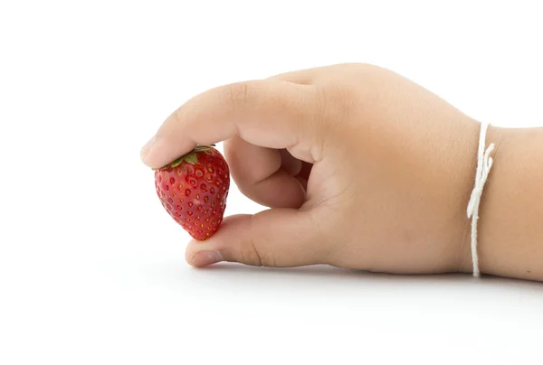 Χέρι που κρατά μια φράουλα — Φωτογραφία Αρχείου