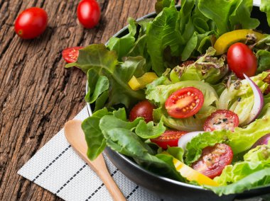 taze sebze veya organik sebze salatası 