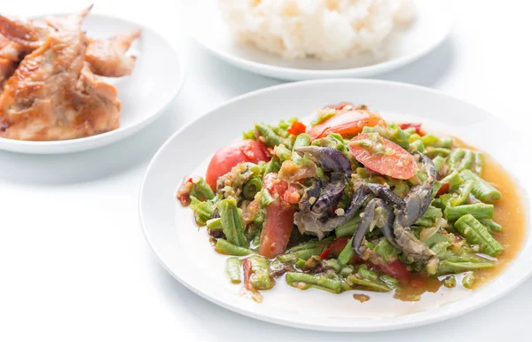 長い豆のサラダ塩漬けカニ、タイ料理、 — ストック写真