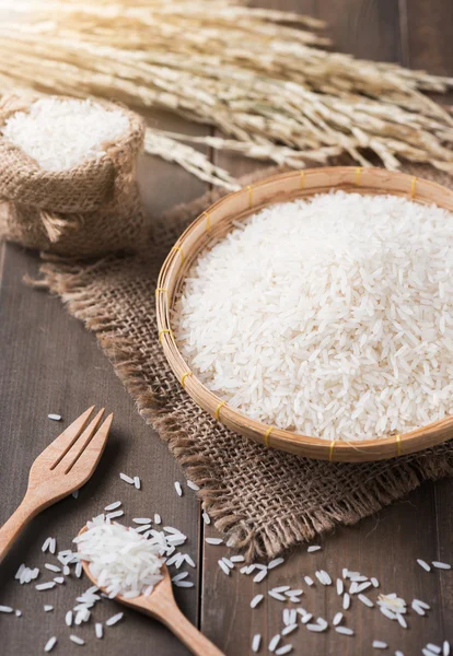 Arroz tailandés en cesta de bambú — Foto de Stock