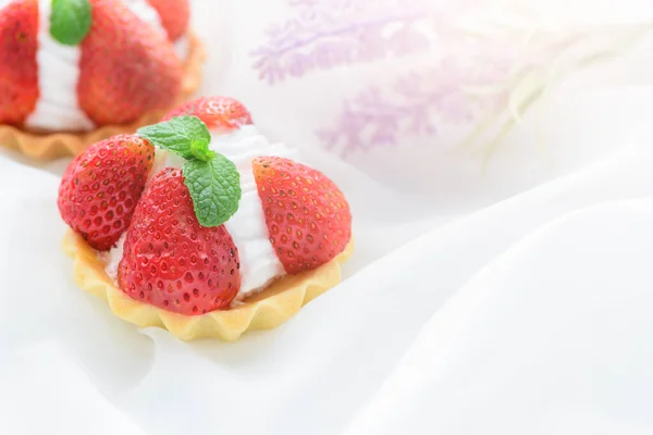 Strawberry Tart Mint Leaf Cream Cheese White Cloth Background Minimal — Stock Photo, Image