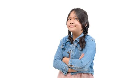 Hüsrana uğramış yüz kızı. Kıskanç ya da kıskanç bir kız. Beyaz arkaplanda izole edilmiş, duygu kavramı