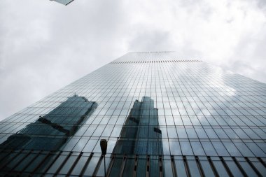 Gökdelenin dipteki görüntüsü